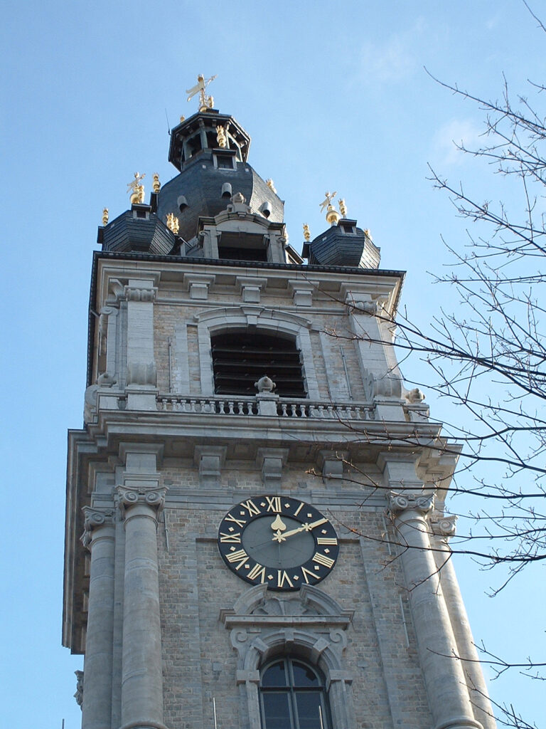 Mons Beffroi horloge monumental